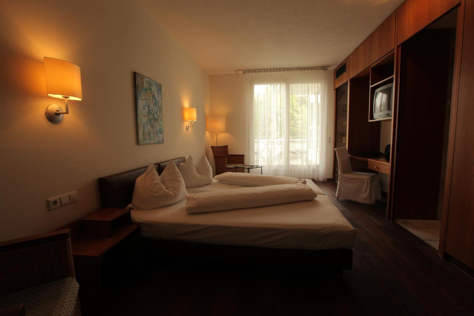 Hotel Mariotto Am Burghof Лёррах Номер фото